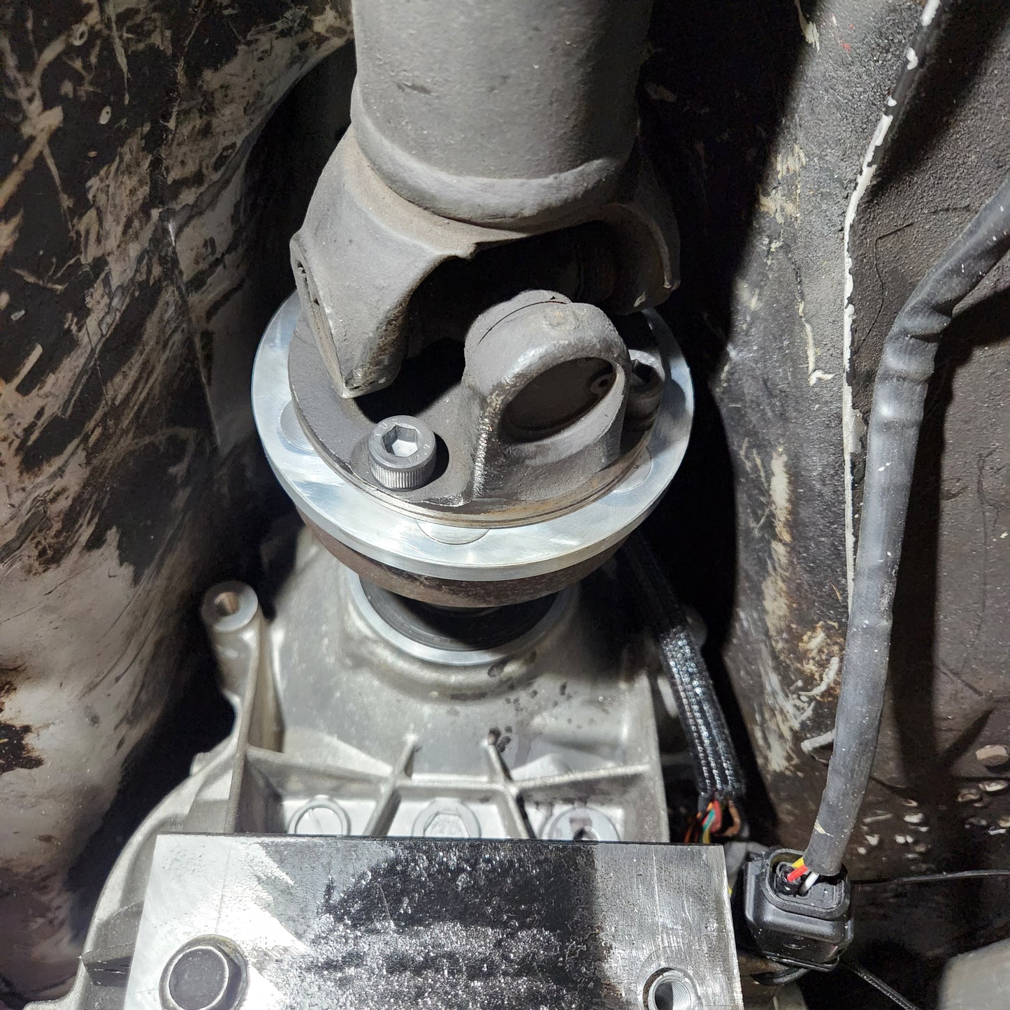 Jaguar 8hp driveshaft adapter 8hp45 and 8hp70 1310 yoke
